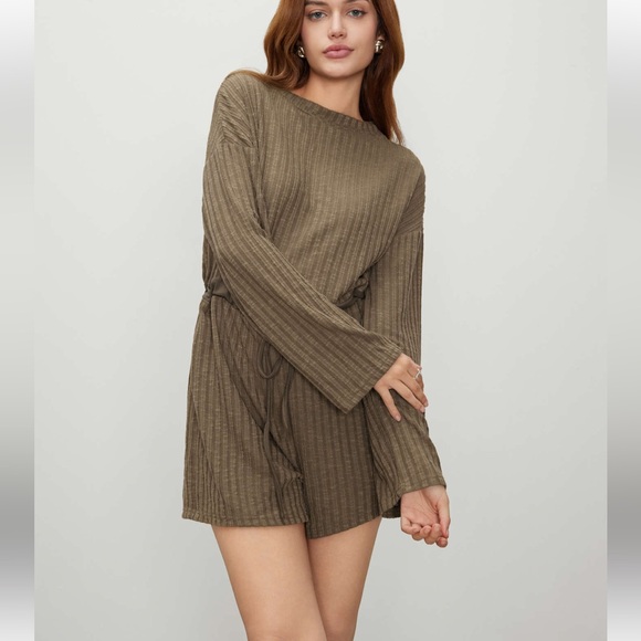 Cider SOLID ROUND NECKLINE RUFFLE BOWKNOT ROMPER - Picture 2 of 5